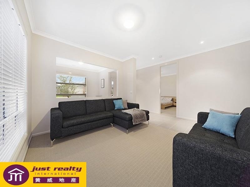 10 Galenia Street, Cranbourne North VIC 3977