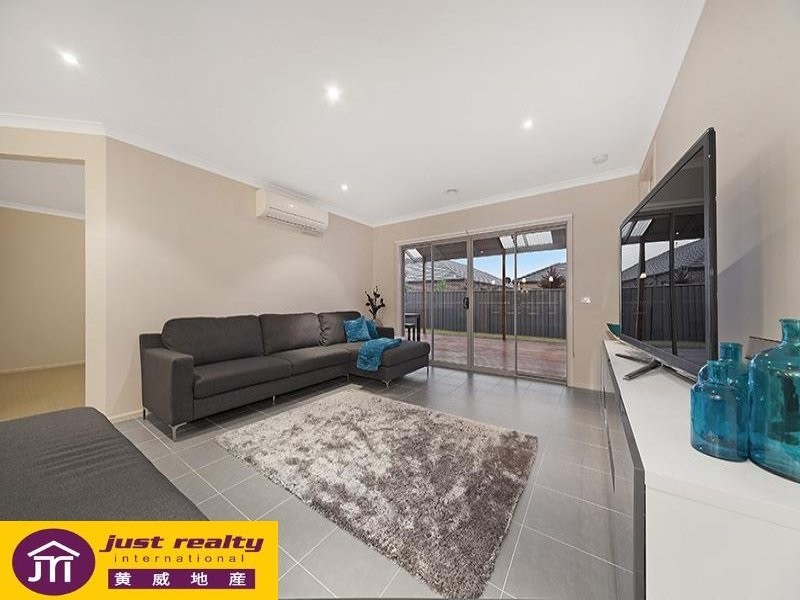 10 Galenia Street, Cranbourne North VIC 3977