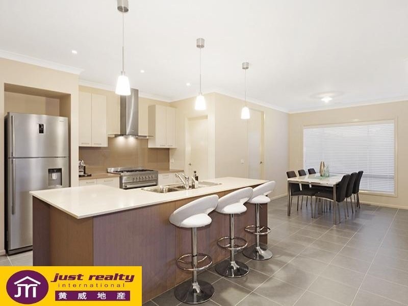 10 Galenia Street, Cranbourne North VIC 3977