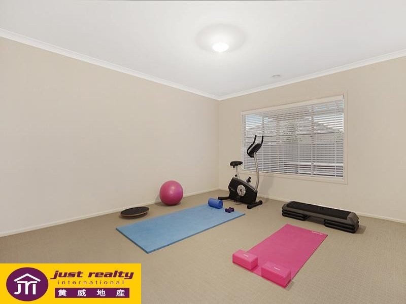 10 Galenia Street, Cranbourne North VIC 3977