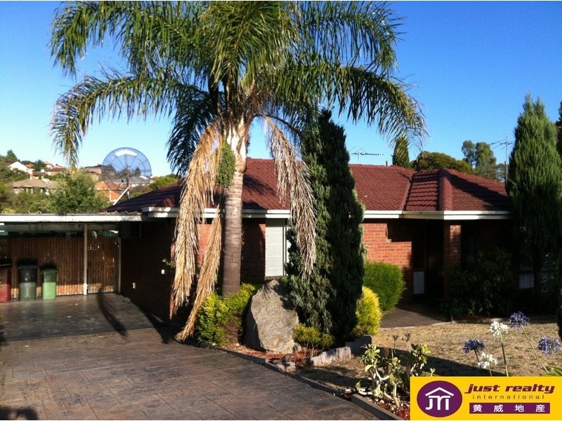 63 Sydney Parkinson Ave, Endeavour Hills VIC 3802