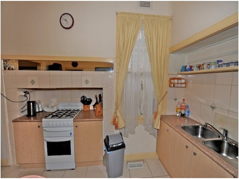 1/27 Benga Avenue, Dandenong VIC 3175