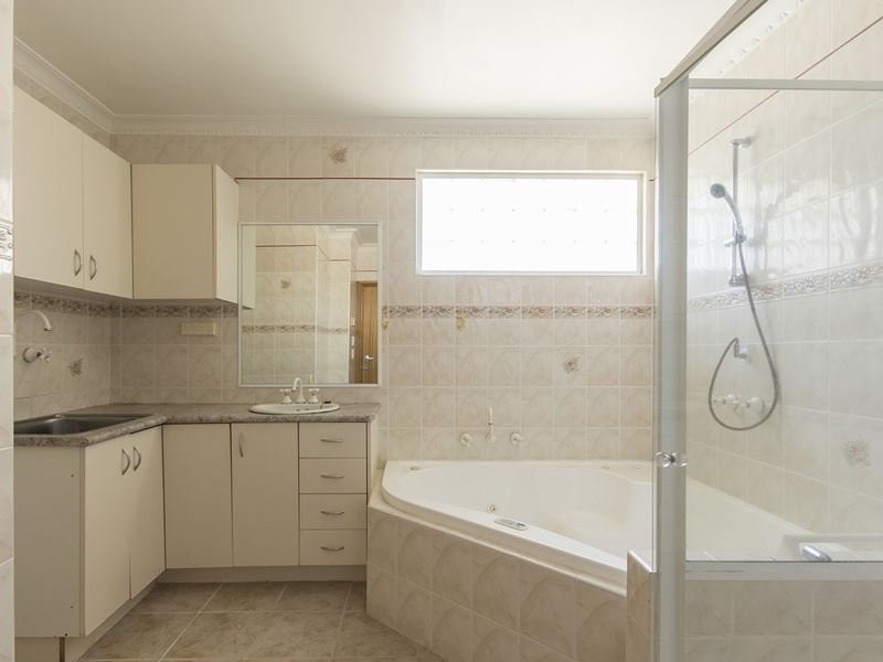 29 Burrows Ave, Dandenong VIC 3175