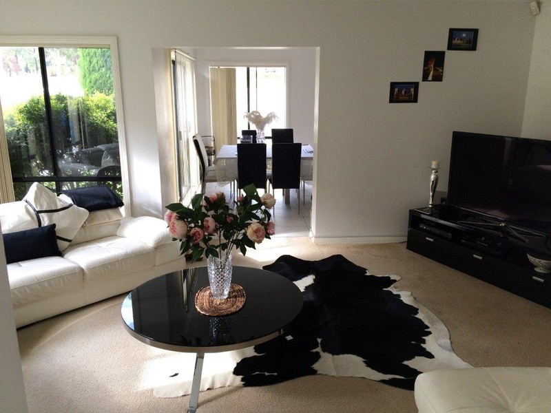 2 Sovereign Manors Crescent, Rowville VIC 3178