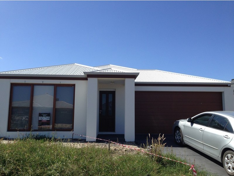 9 Heales Road, Cranbourne East VIC 3977