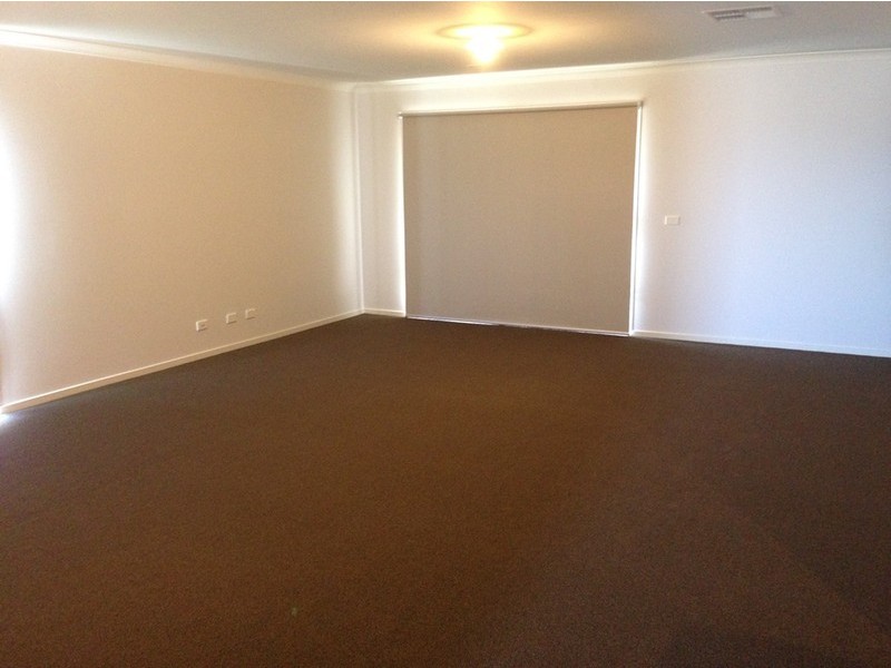 9 Heales Road, Cranbourne East VIC 3977