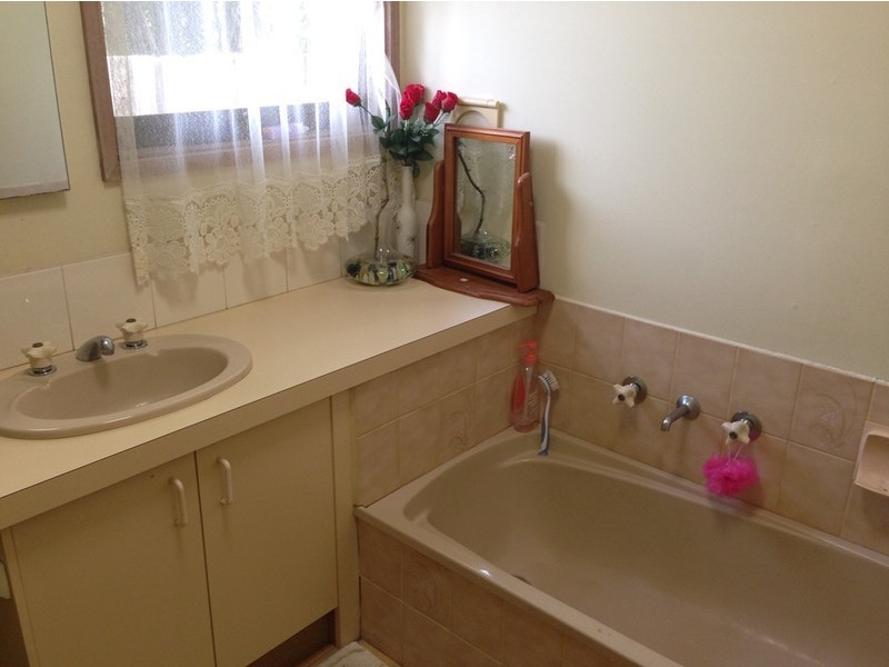 4 Cypress Ct, Cranbourne North VIC 3977