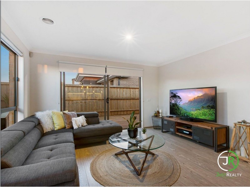 39 Avonbury Circuit, Cranbourne West VIC 3977