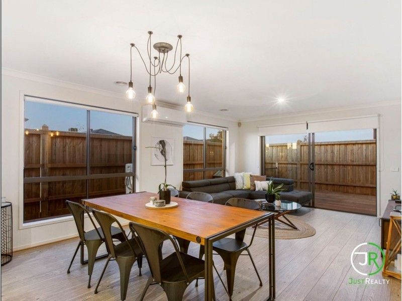39 Avonbury Circuit, Cranbourne West VIC 3977