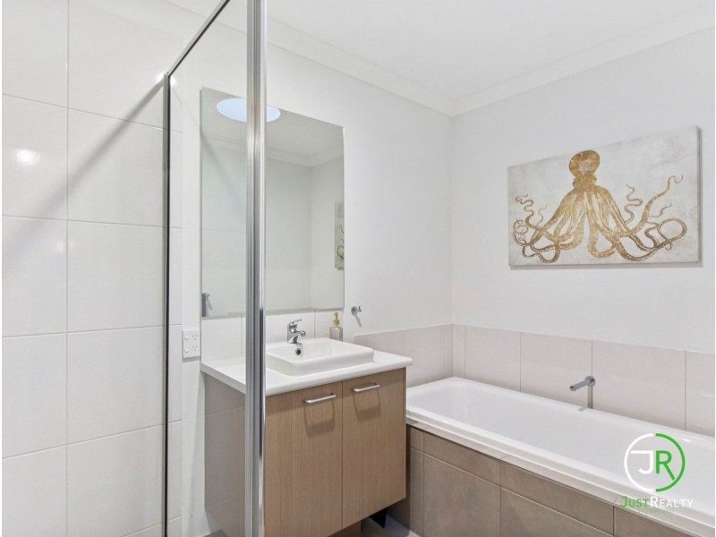 39 Avonbury Circuit, Cranbourne West VIC 3977