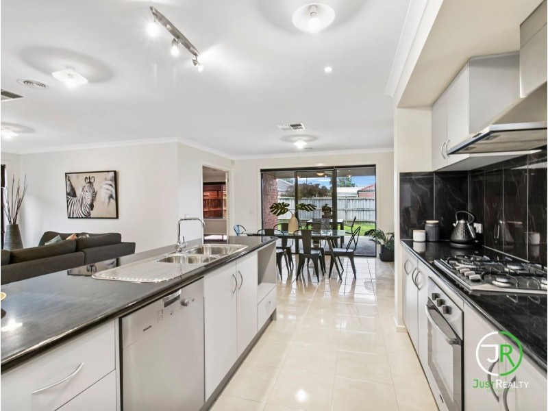 30 Flash Dan Drive, Cranbourne East VIC 3977