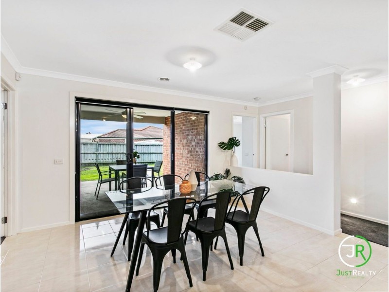 30 Flash Dan Drive, Cranbourne East VIC 3977