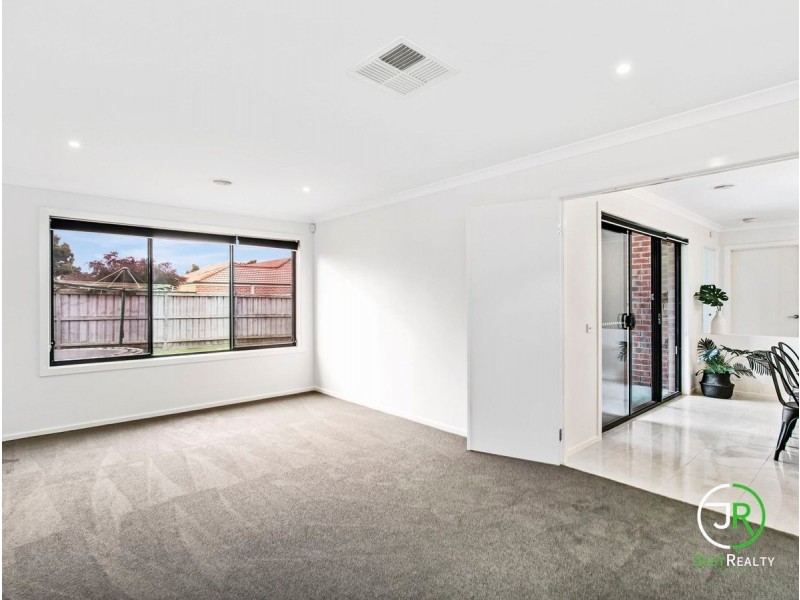 30 Flash Dan Drive, Cranbourne East VIC 3977