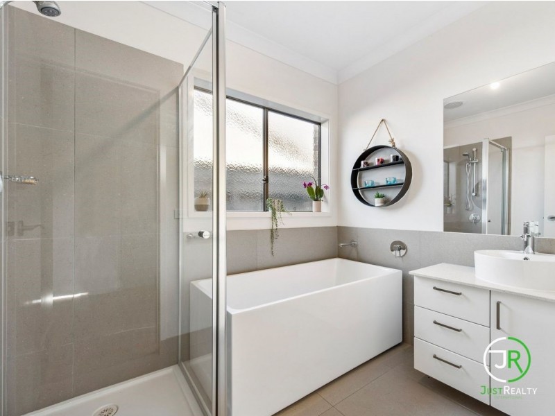 4 Annabella Street, Cranbourne East VIC 3977