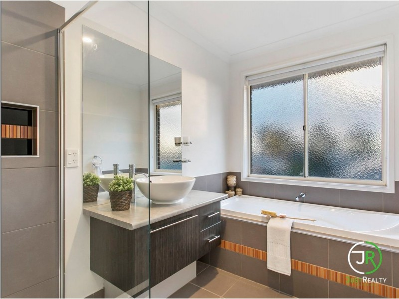 3 Stanford Street, Cranbourne West VIC 3977