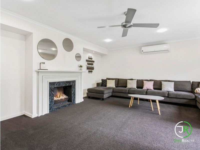 20 Denham Crescent, Cranbourne North VIC 3977
