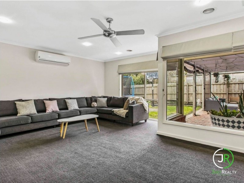 20 Denham Crescent, Cranbourne North VIC 3977