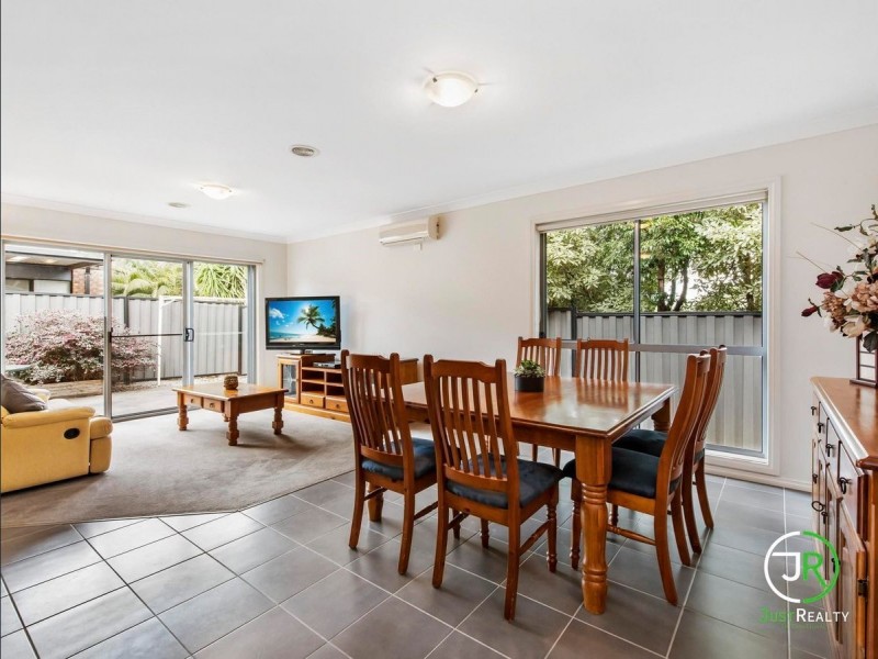 28 Caspian Chase, Pakenham VIC 3810