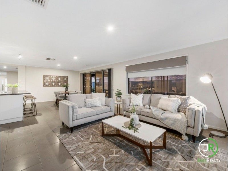 27 Pegasus Road, Cranbourne West VIC 3977