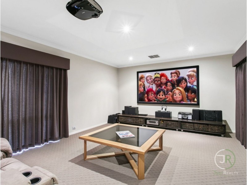 27 Broadstone Way, Cranbourne VIC 3977