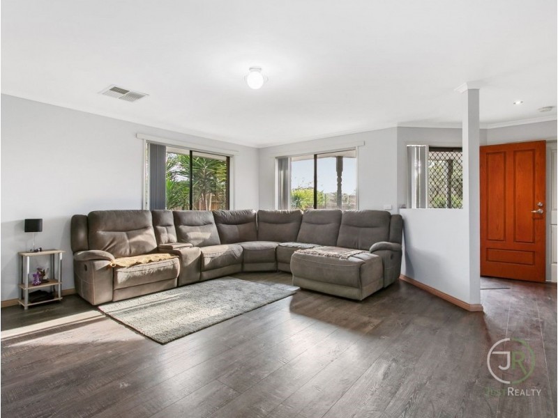 16 Arnica Close, Hampton Park VIC 3976