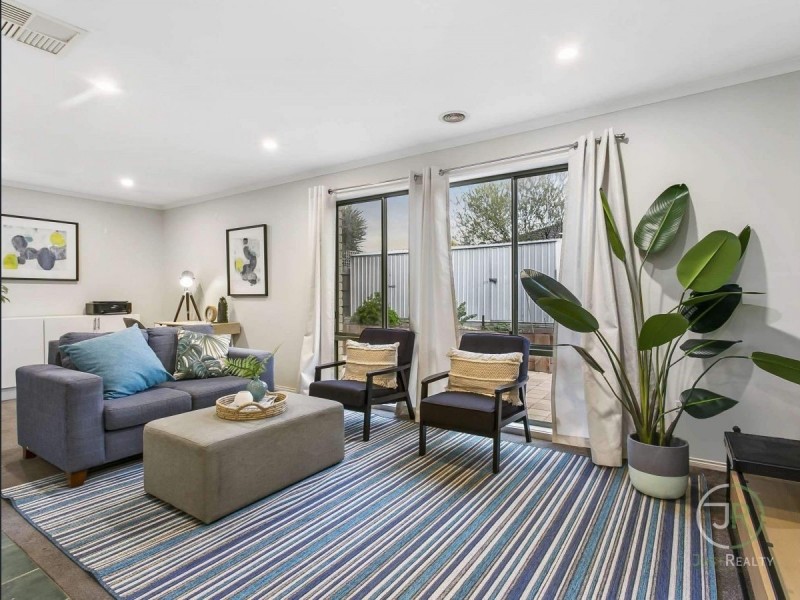 5 Miralie Way, Cranbourne West VIC 3977