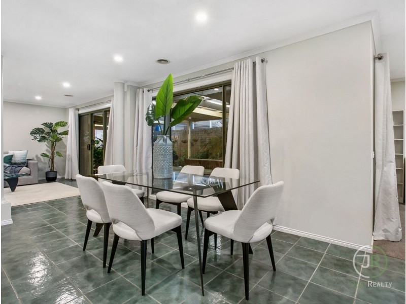 5 Miralie Way, Cranbourne West VIC 3977