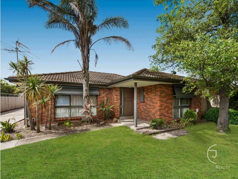 8 Elaine Court, Cranbourne VIC 3977