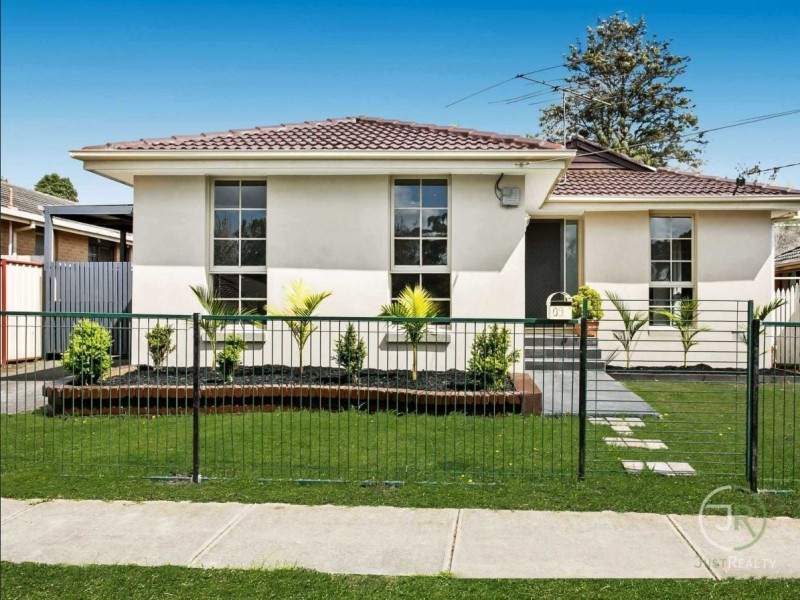 9 Arnold Street, Cranbourne VIC 3977