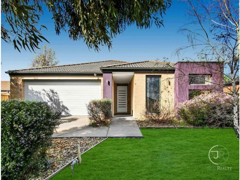 3 Snowdonia Road, Cranbourne North VIC 3977