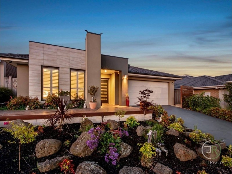 8 Majestic Drive, Officer VIC 3809