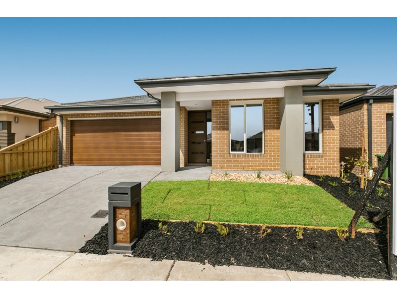 34 Shulze Drive, Clyde North VIC 3978