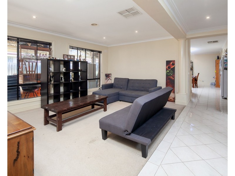 12 Golden Leaf Avenue, Narre Warren South VIC 3805