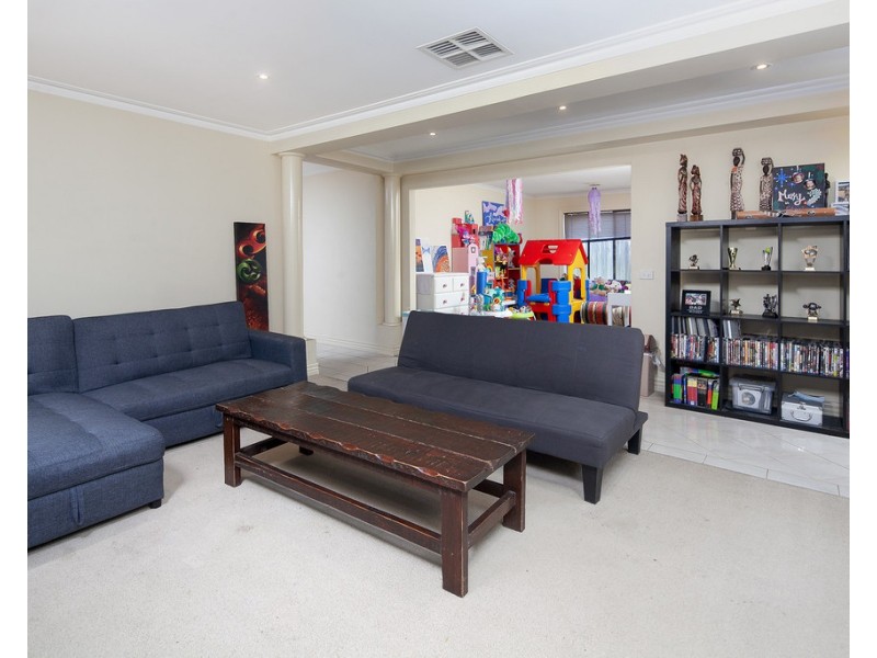 12 Golden Leaf Avenue, Narre Warren South VIC 3805