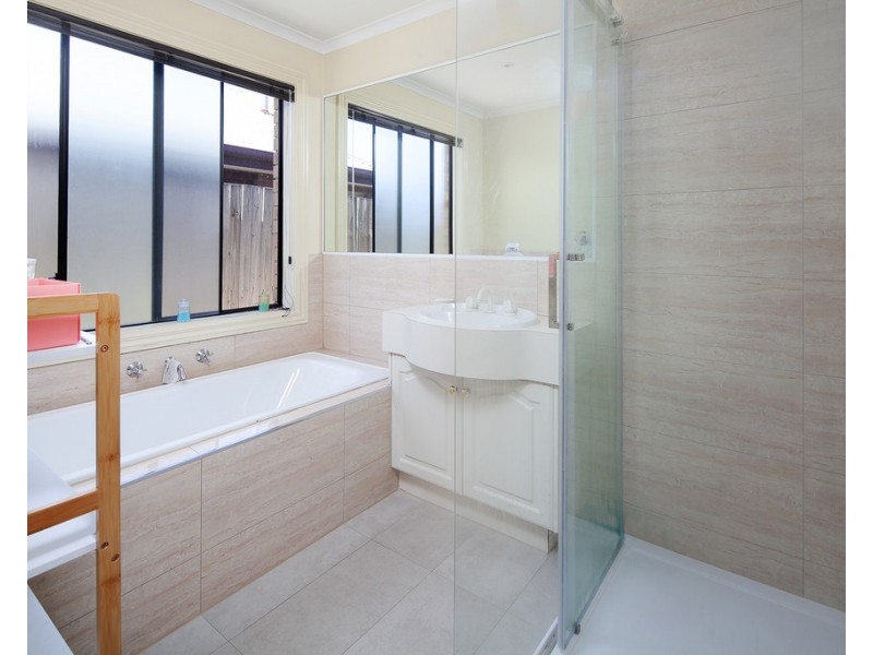 12 Golden Leaf Avenue, Narre Warren South VIC 3805