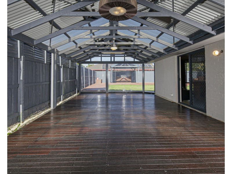 2 Chesterfield Drive, Narre Warren South VIC 3805