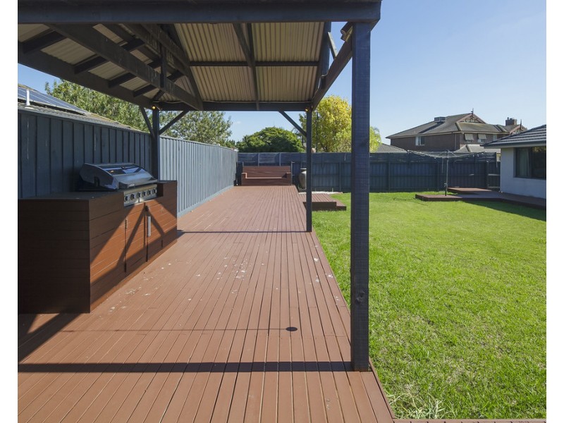 2 Chesterfield Drive, Narre Warren South VIC 3805