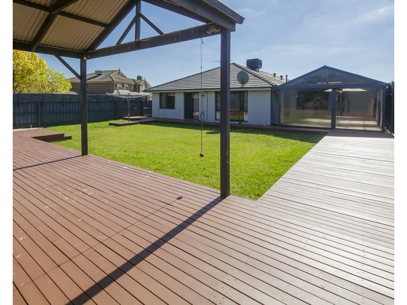 2 Chesterfield Drive, Narre Warren South VIC 3805