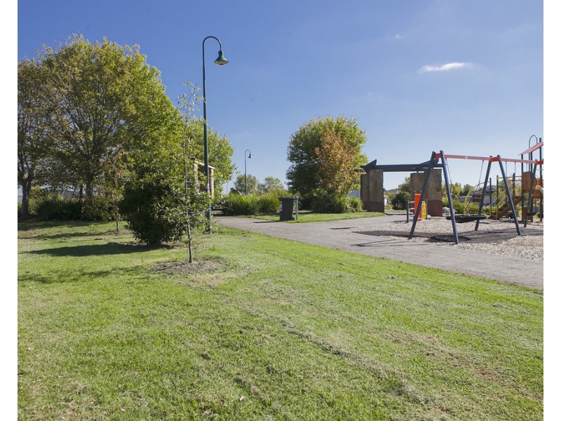 2 Chesterfield Drive, Narre Warren South VIC 3805