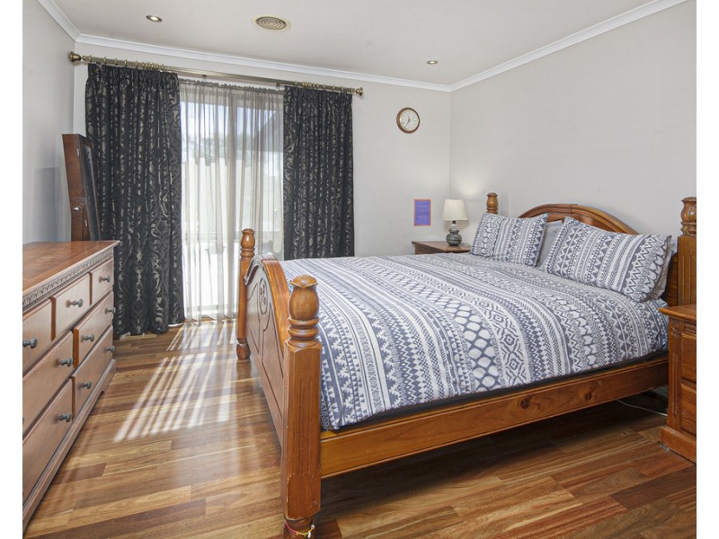 2 Chesterfield Drive, Narre Warren South VIC 3805