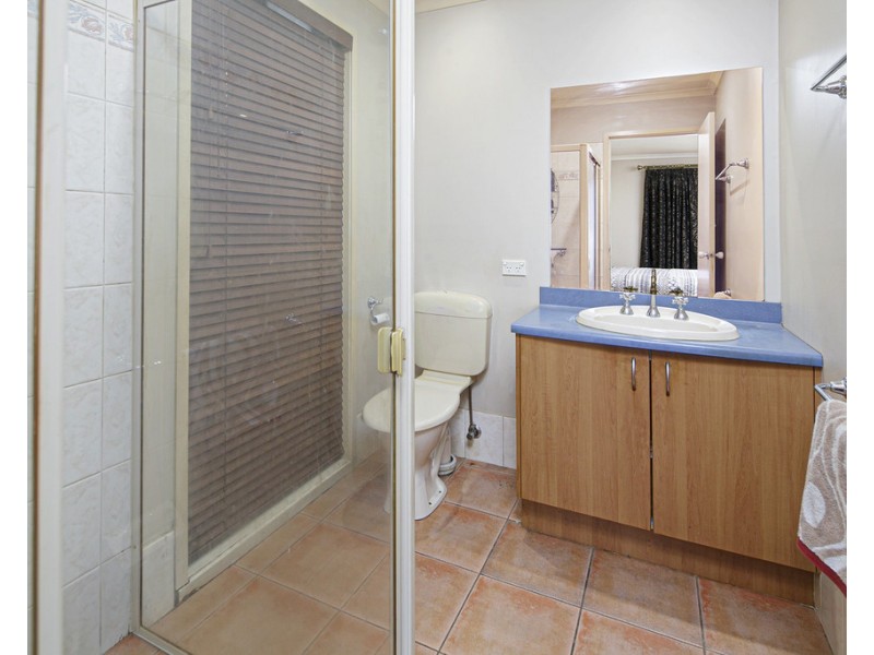 2 Chesterfield Drive, Narre Warren South VIC 3805