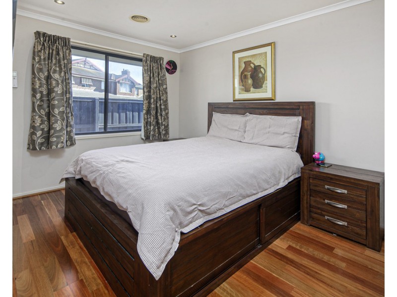 2 Chesterfield Drive, Narre Warren South VIC 3805