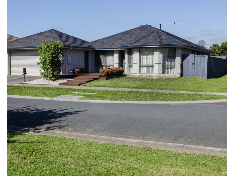 2 Chesterfield Drive, Narre Warren South VIC 3805