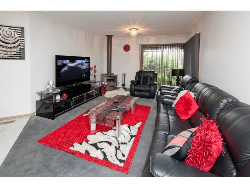 5 Naila Cl, Endeavour Hills VIC 3802