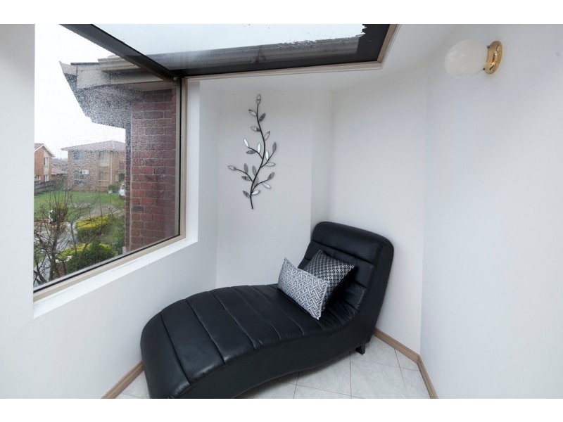 5 Naila Cl, Endeavour Hills VIC 3802
