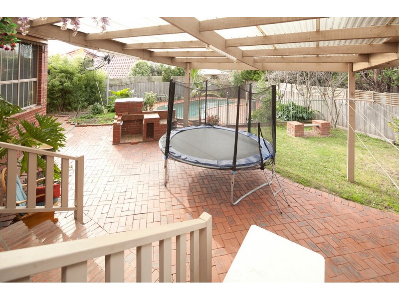 5 Naila Cl, Endeavour Hills VIC 3802