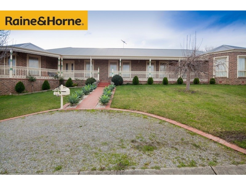 12 Milparinka Way, Berwick VIC 3806