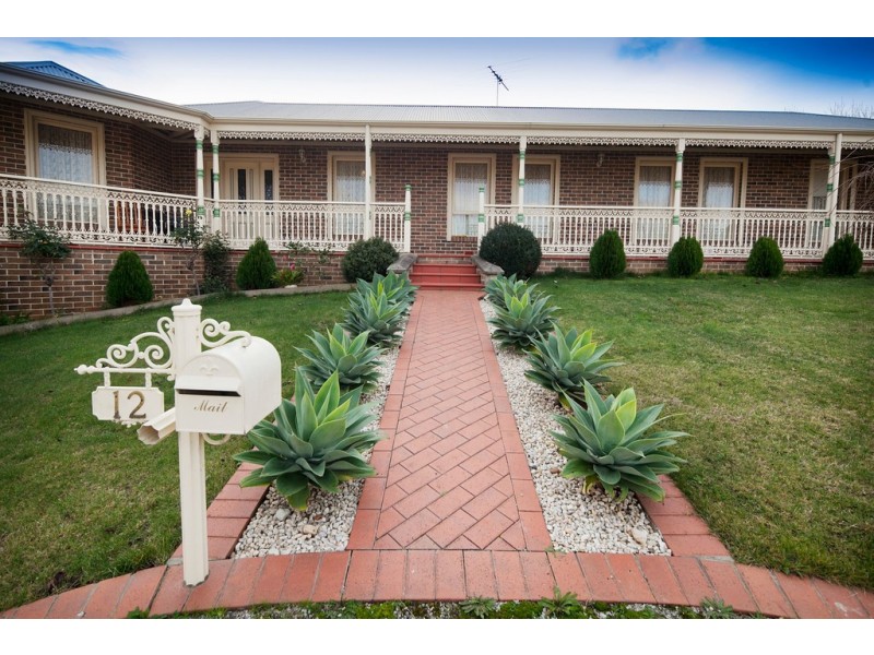 12 Milparinka Way, Berwick VIC 3806