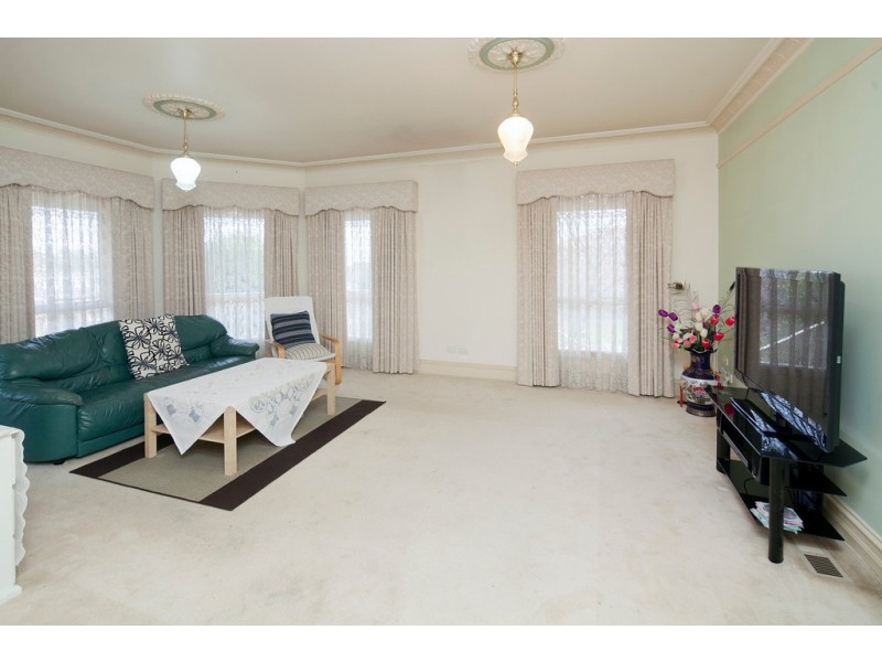 12 Milparinka Way, Berwick VIC 3806