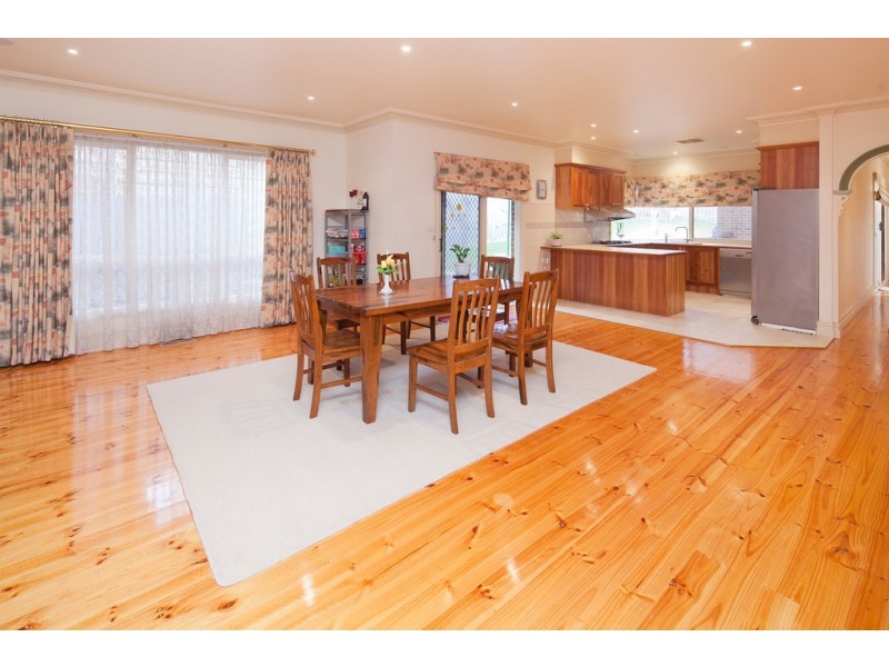 12 Milparinka Way, Berwick VIC 3806